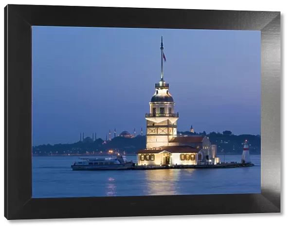 Kizkulesi (Maidens Tower), Bosphorus river, Istanbul, Turkey