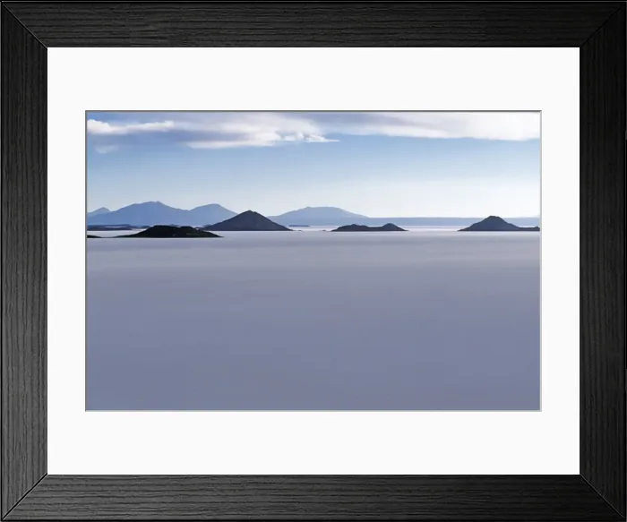 Framed Print : View across the great white expanse that is the Salar de Uyuni Framed Print : View across the great white expanse that is the Salar de Uyuni