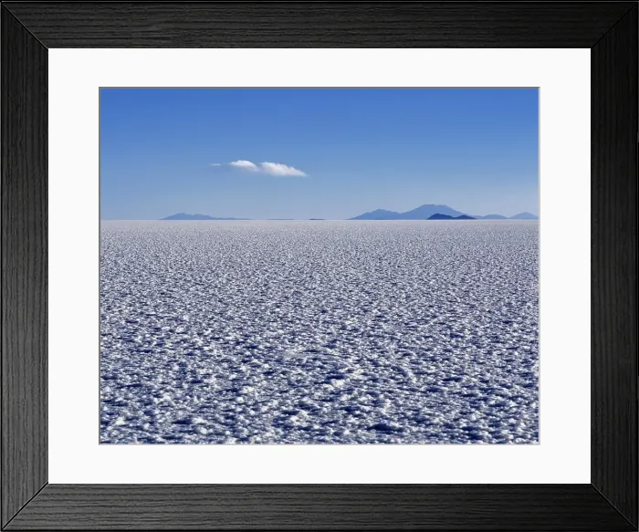 Framed Print : The endless salt crust of the Salar de Uyuni Framed Print : The endless salt crust of the Salar de Uyuni