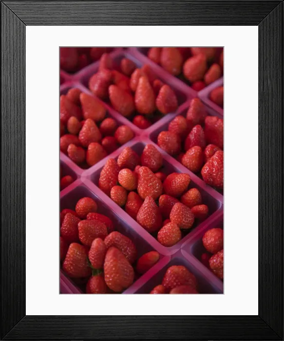 Framed Print : Reunion Island, St-Paul, Seafront Market, strawberries