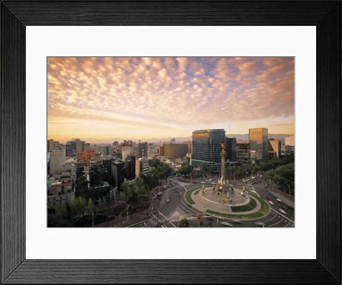 Framed Print : Momento a la Independencia Framed Print : Momento a la Independencia