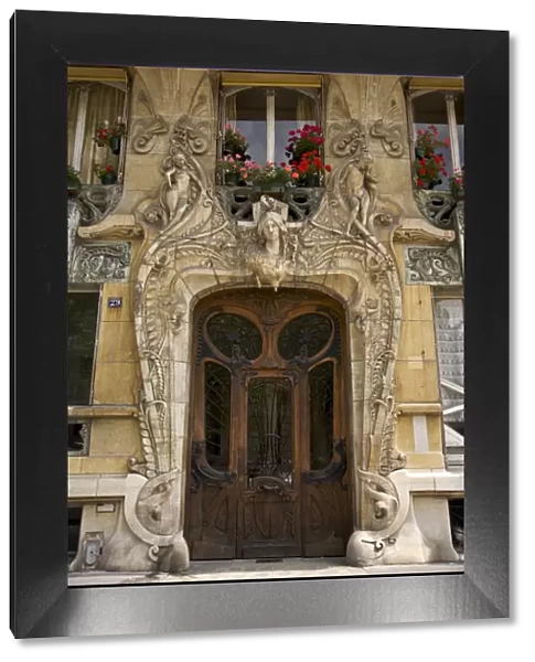 Art Nouveau doorway, Avenue Rapp, Paris, France