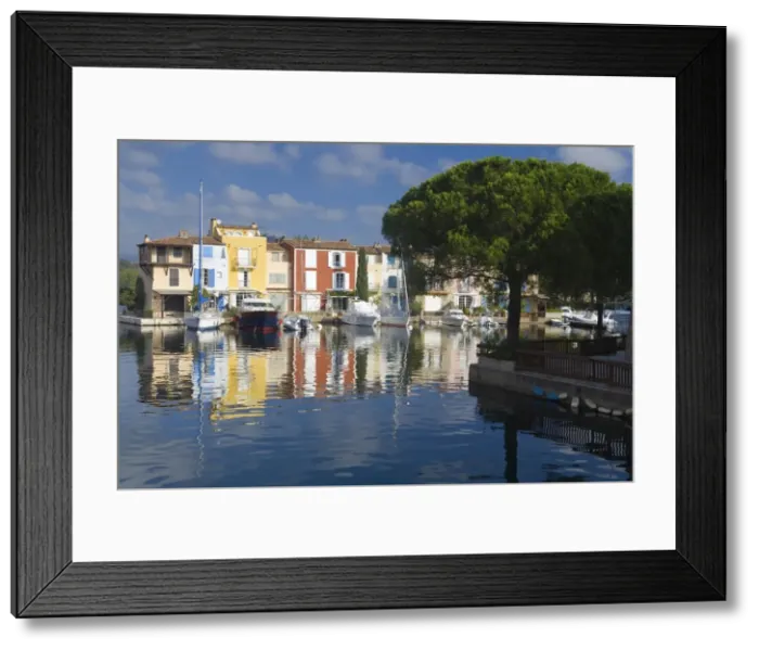Framed Print : Port Grimaud, nr St Tropez, Cote D Azur, France Framed Print : Port Grimaud, nr St Tropez, Cote D Azur, France