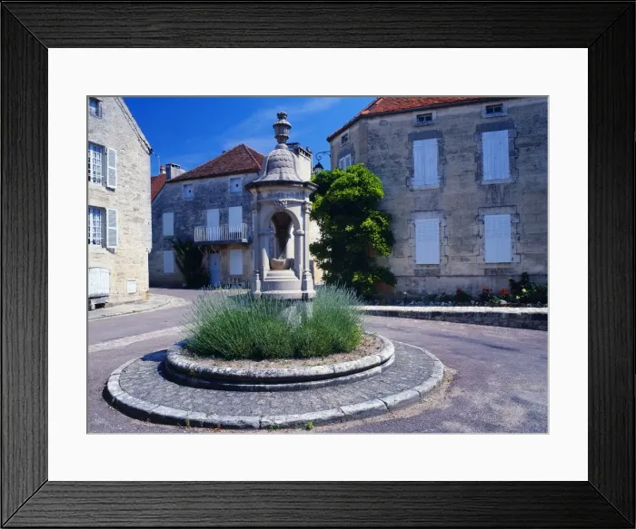 Framed Print : Fountain in town square, Flavigny sur Ozerain