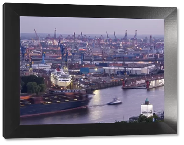 Germany, State of Hamburg, Hamburg, Elbe River and shipyard