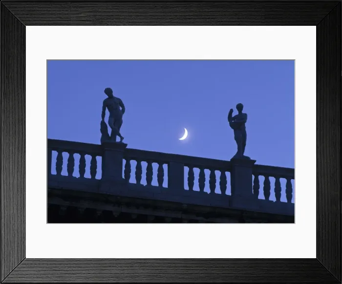 Framed Print : Statues on building, St Framed Print : Statues on building, St
