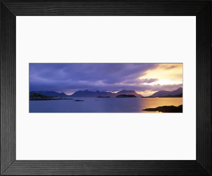Framed Print : Henningsvaer Framed Print : Henningsvaer