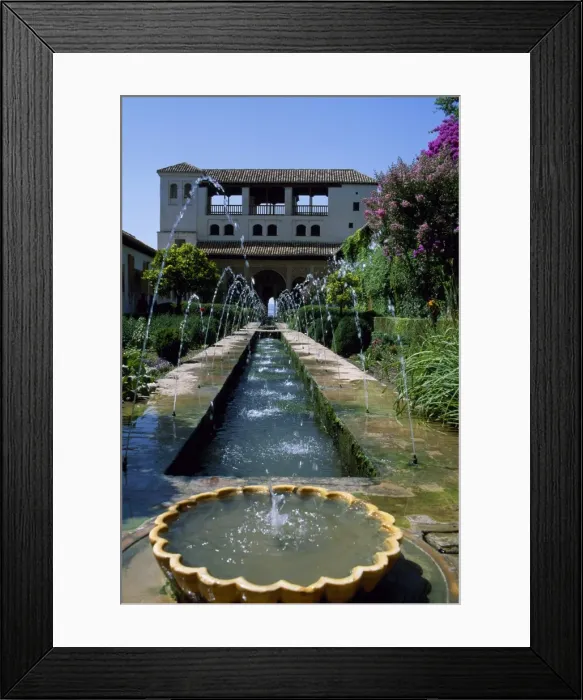 Framed Print : Patio de la Azequia of the Generalife palace of the Alhambra