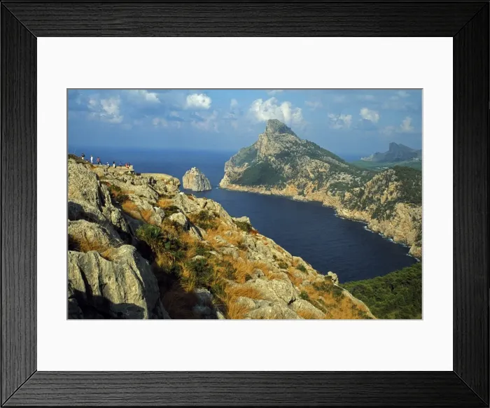 Framed Print : Sheer cliffs and low scrub characterise the magnificent Framed Print : Sheer cliffs and low scrub characterise the magnificent