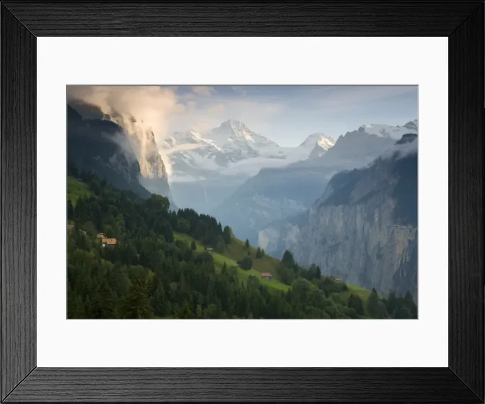 Framed Print : Wengen & Lauterbrunnen Valley Framed Print : Wengen & Lauterbrunnen Valley