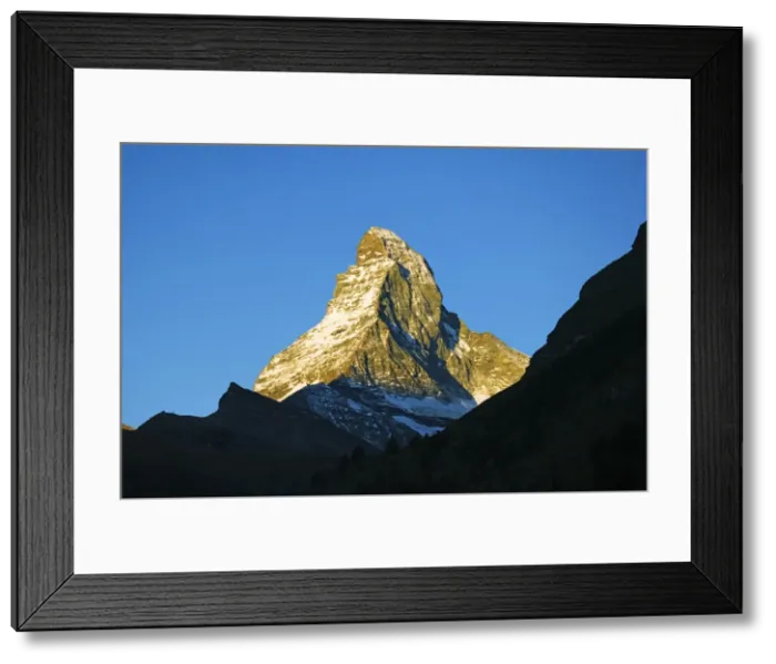 Framed Print : The Matterhorn (4477m) sunrise on the mountain Framed Print : The Matterhorn (4477m) sunrise on the mountain