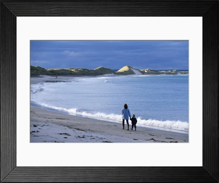 Framed Print : The long sandy beach beside the Ackergill Links at Sinclairs Bay Framed Print : The long sandy beach beside the Ackergill Links at Sinclairs Bay