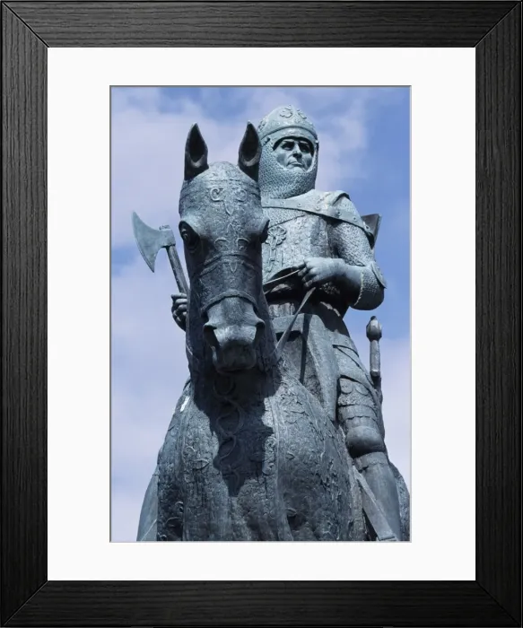 Framed Print : The statue of Robert the Bruce, at the Bruce Monument at Bannockburn Framed Print : The statue of Robert the Bruce, at the Bruce Monument at Bannockburn