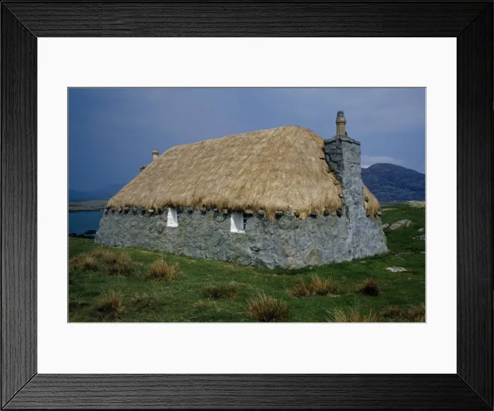 Framed Print : Thatched cottage on Loch Boisdale Framed Print : Thatched cottage on Loch Boisdale