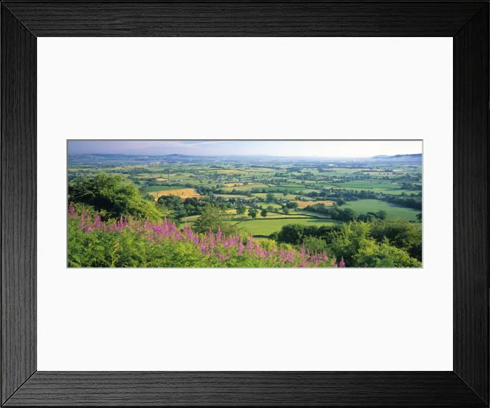 Framed Print : Cotswolds, Gloucestershire Framed Print : Cotswolds, Gloucestershire