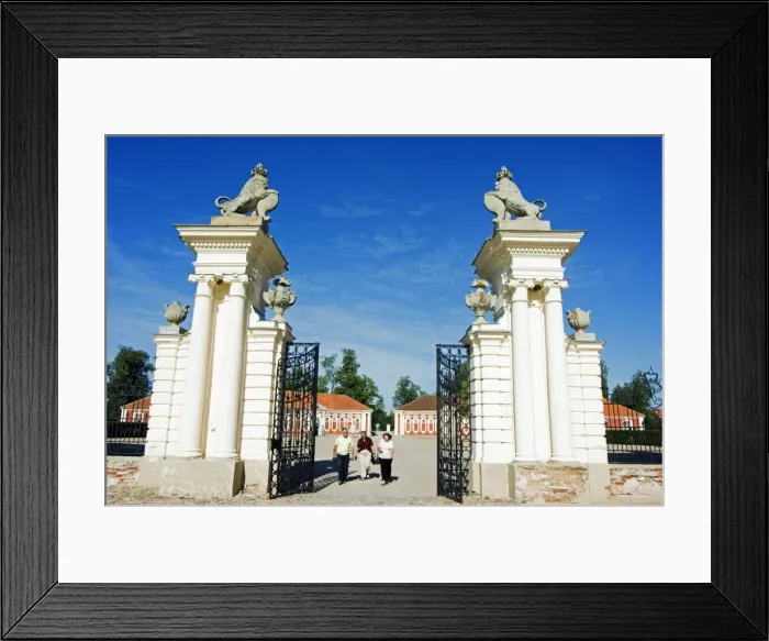 Framed Print : Grand Palace entrance to Rundales Palace