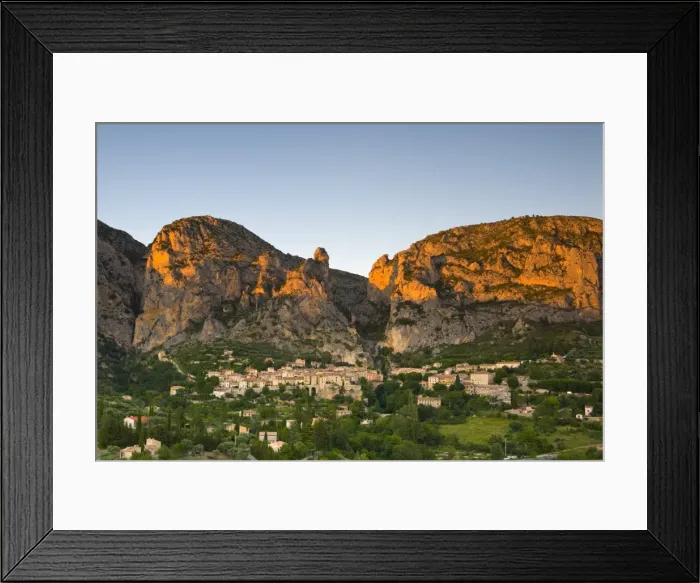 Framed Print : Moustiers Sainte Marie, Alpes de Haute Provence, France