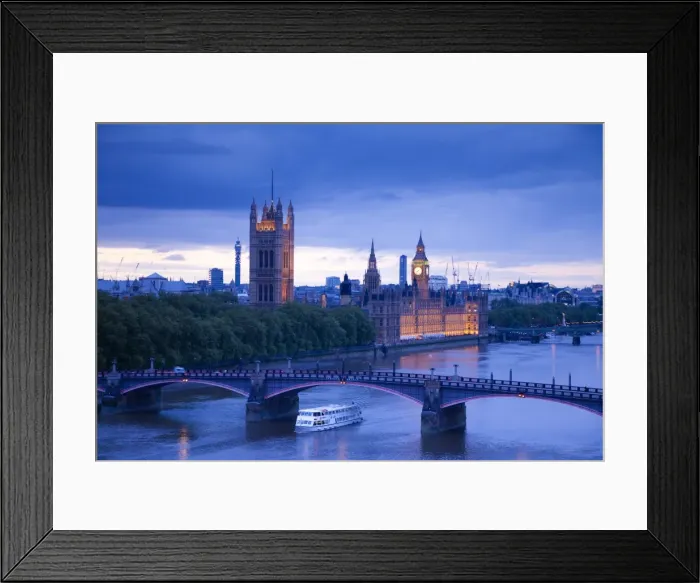 Framed Print : Houses of Parliament and River Thames Framed Print : Houses of Parliament and River Thames