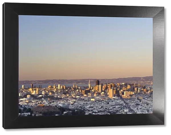 USA, California, San Francisco, Skyline viewed from Twin Peaks