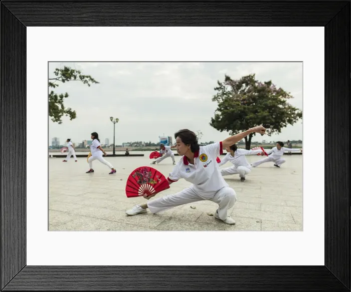 Framed Print : Cambodia, Phnom Penh, morning excercises by the Tonle Sap Riverfront Framed Print : Cambodia, Phnom Penh, morning excercises by the Tonle Sap Riverfront