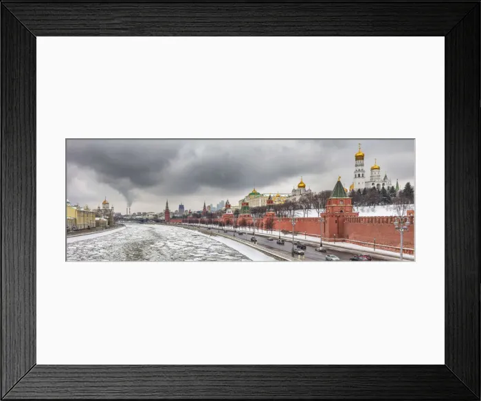 Framed Print : Winter cityscape with Moskva river, Moscow, Russia Framed Print : Winter cityscape with Moskva river, Moscow, Russia