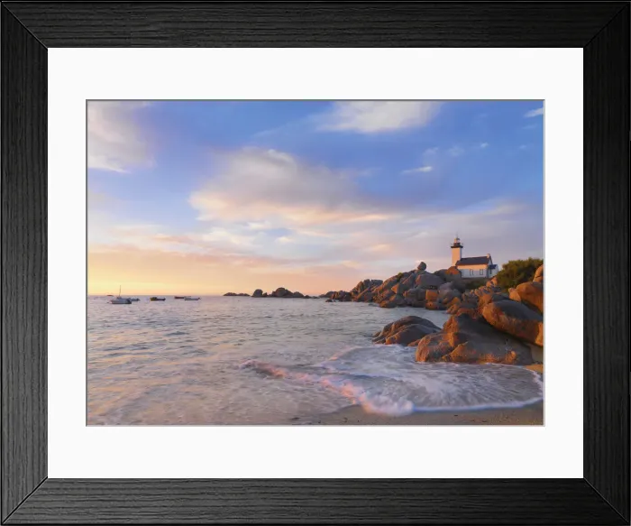 Framed Print : France, Brittany, Finistere, Brignogan Plages, Pontusval Lighthouse on Pointe de