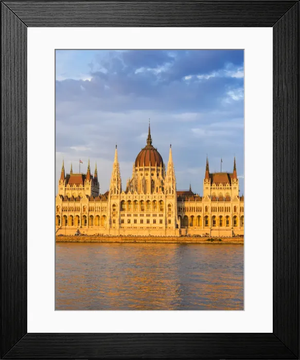 Framed Print : Hungarian Parliament Building in the evening light, Budapest, Hungary Framed Print : Hungarian Parliament Building in the evening light, Budapest, Hungary