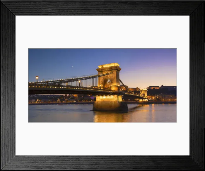 Framed Print : Chain Bridge (Szechenyi Lanchid) at dusk, Budapest, Hungary Framed Print : Chain Bridge (Szechenyi Lanchid) at dusk, Budapest, Hungary
