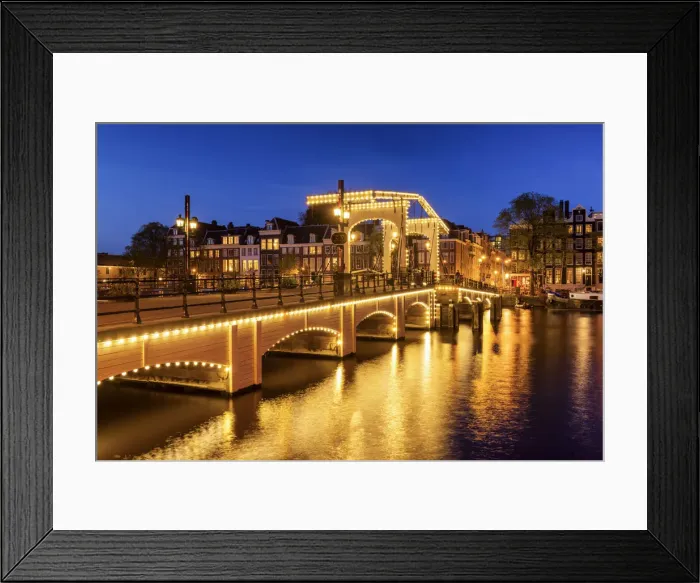 Framed Print : Skinny Bridge (Magere Brug), Amsterdam, Holland, Netherlands Framed Print : Skinny Bridge (Magere Brug), Amsterdam, Holland, Netherlands