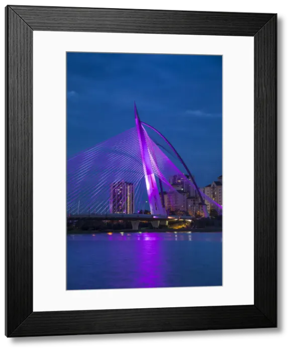 Framed Print : Jambatan Seri Wawasan bridge, Putrajaya, Malaysia Framed Print : Jambatan Seri Wawasan bridge, Putrajaya, Malaysia