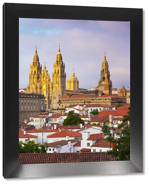 Spain, Galicia, Santiago de Compostela, view over rooftops to cathedral