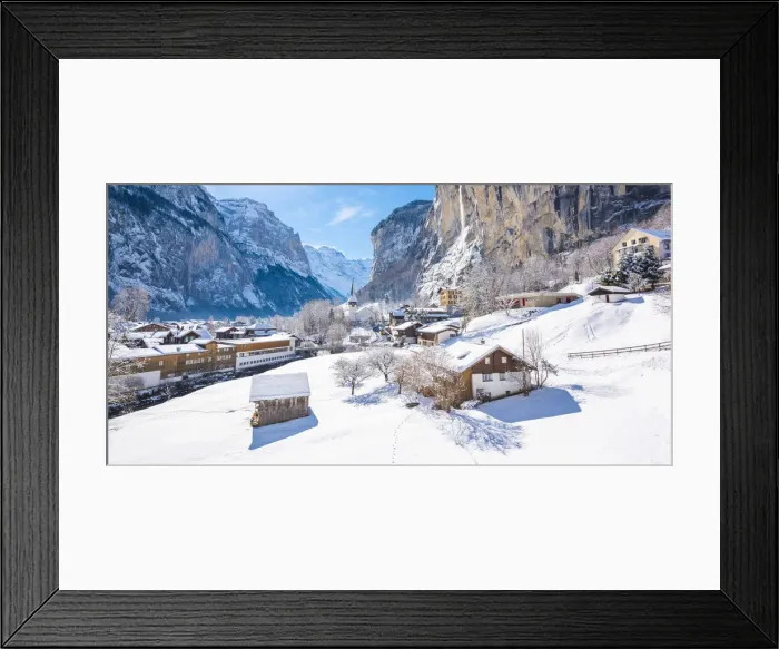 Framed Print : Lauterbrunnen, Berner Oberland, canton of Bern, Switzerland Framed Print : Lauterbrunnen, Berner Oberland, canton of Bern, Switzerland
