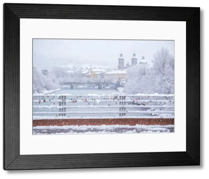 Framed Print : The Cathedral of Innsbruck and the inner city seen from the University Bridge Framed Print : The Cathedral of Innsbruck and the inner city seen from the University Bridge
