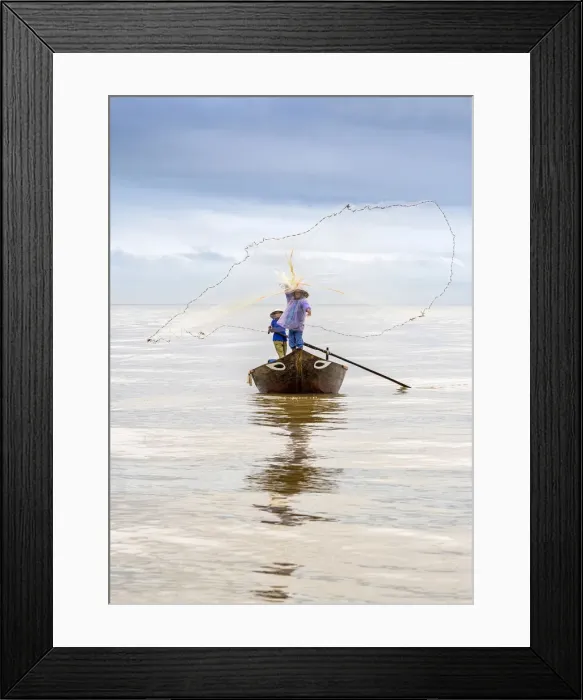 Framed Print : Local fisherman casting the fishing net from the boat, near Hoi An, Vietnam Framed Print : Local fisherman casting the fishing net from the boat, near Hoi An, Vietnam