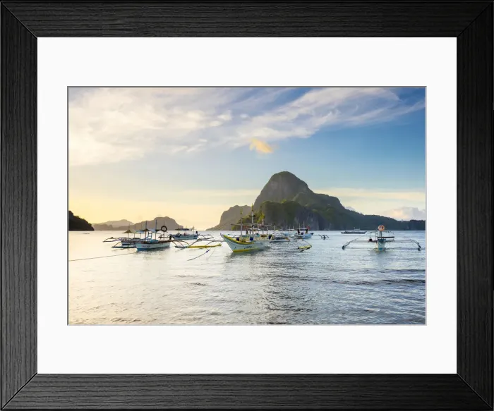 Framed Print : Boats anchored in Bacuit Bay and Cadlao Island at sunset seen from Caalan Beach, El Nido