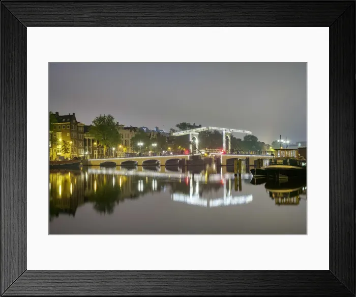 Framed Print : Magere Brug over the river Amstel illuminated at night on foggy evening, Amsterdam Framed Print : Magere Brug over the river Amstel illuminated at night on foggy evening, Amsterdam