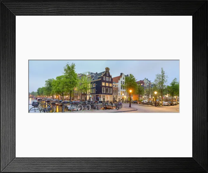 Framed Print : Corner of Prinsengracht and Blauwburgwal at night, Amsterdam, North Holland, Netherlands Framed Print : Corner of Prinsengracht and Blauwburgwal at night, Amsterdam, North Holland, Netherlands