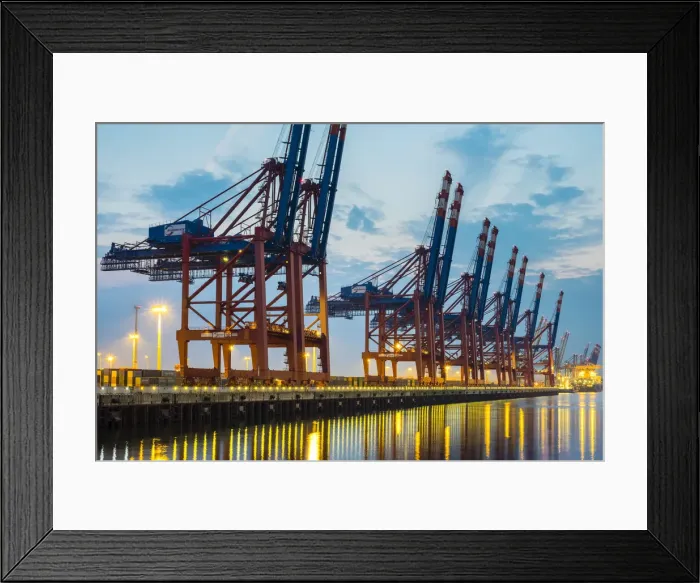 Framed Print : Empty Eurokai loading quay with cargo container cranes at night, Waltershofer Hafen Framed Print : Empty Eurokai loading quay with cargo container cranes at night, Waltershofer Hafen