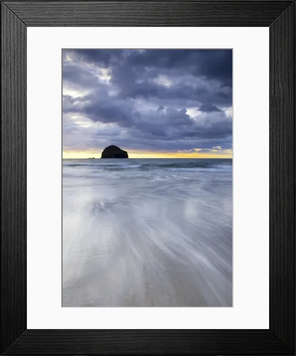 Framed Print : Gull Rock at sunset, Trebarwith Strand, Cornwall, UK