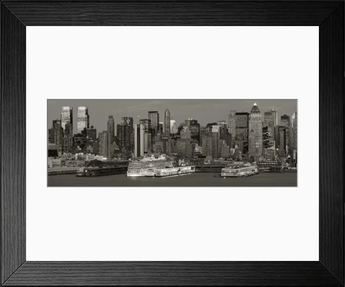 Framed Print : USA, New York City, Manhattan, Midtown across Hudson River Framed Print : USA, New York City, Manhattan, Midtown across Hudson River