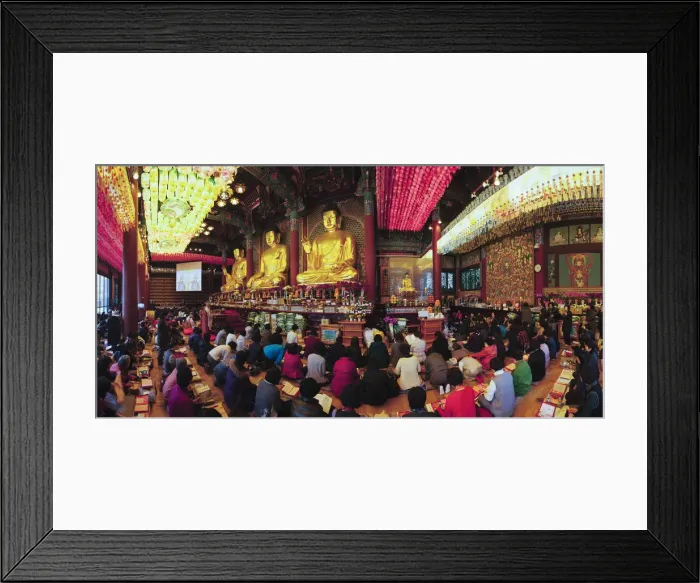 Framed Print : Worshippers inside Joyesa Temple, Jongno-gu district, Seoul, South Korea Framed Print : Worshippers inside Joyesa Temple, Jongno-gu district, Seoul, South Korea