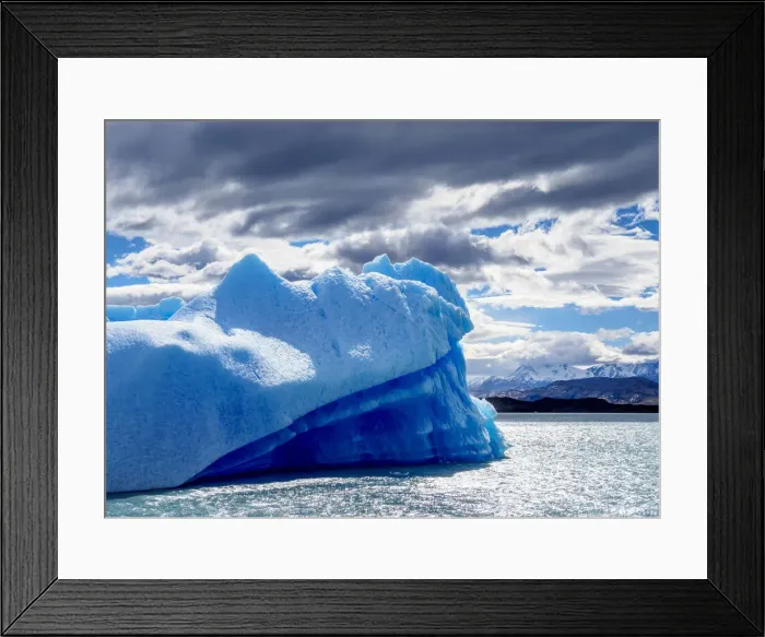 Framed Print : Iceberg on Lake Argentino, Los Glaciares National Park, Santa Cruz Province, Patagonia Framed Print : Iceberg on Lake Argentino, Los Glaciares National Park, Santa Cruz Province, Patagonia