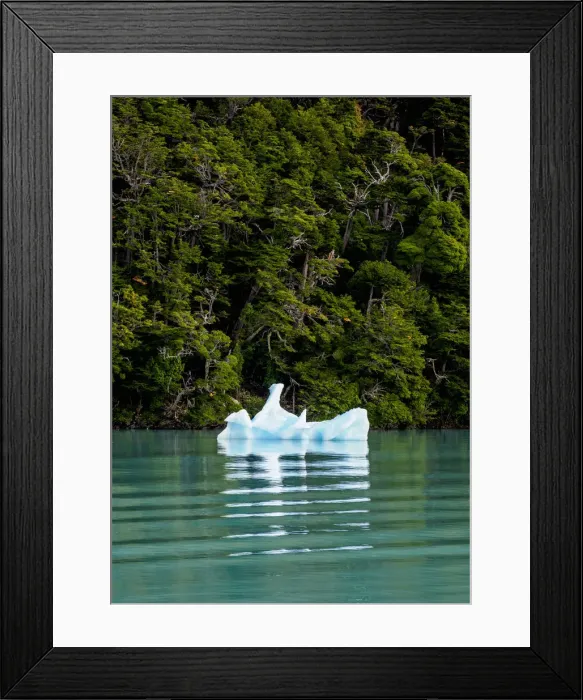 Framed Print : Iceberg on Lake Argentino, Los Glaciares National Park, Santa Cruz Province, Patagonia Framed Print : Iceberg on Lake Argentino, Los Glaciares National Park, Santa Cruz Province, Patagonia