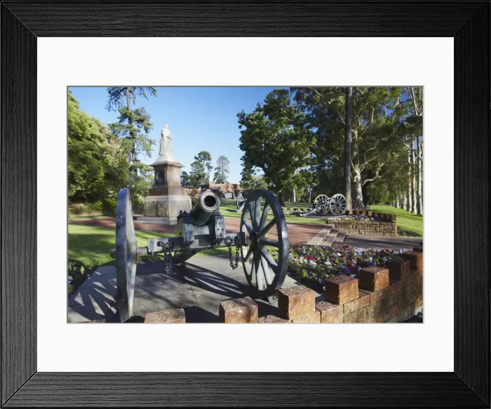 Framed Print : Cannons and statue of Queen Victoria in Kings Park, Perth, Western Australia Framed Print : Cannons and statue of Queen Victoria in Kings Park, Perth, Western Australia