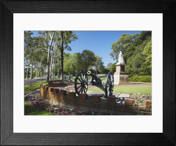 Framed Print : Cannons and statue of Queen Victoria in Kings Park, Perth, Western Australia Framed Print : Cannons and statue of Queen Victoria in Kings Park, Perth, Western Australia