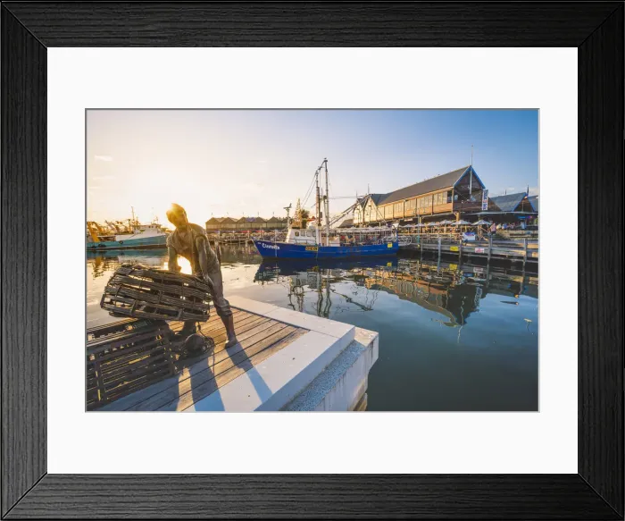 Framed Print : Fremantle, Perth, Western Australia, Australia. Statue at Fremantle Harbour at sunset Framed Print : Fremantle, Perth, Western Australia, Australia. Statue at Fremantle Harbour at sunset