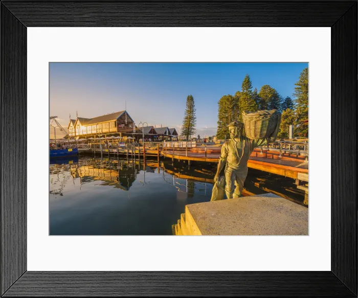 Framed Print : Fremantle, Perth, Western Australia, Australia. Statue at Fremantle Harbour at sunset Framed Print : Fremantle, Perth, Western Australia, Australia. Statue at Fremantle Harbour at sunset