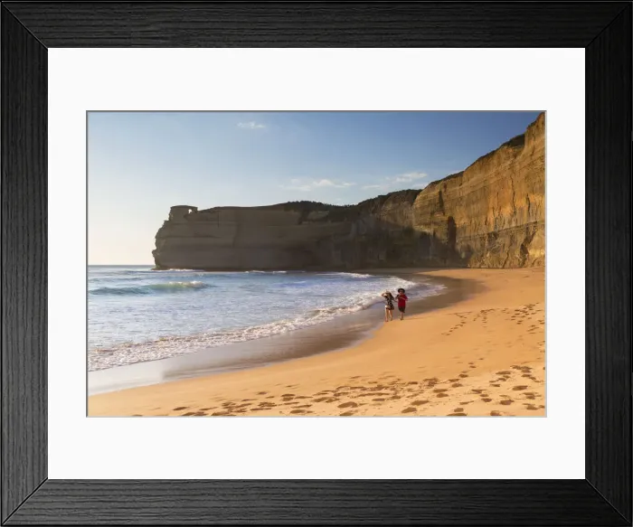 Framed Print : Couple on beach at Gibson Steps, Port Campbell National Park, Great Ocean Road, Victoria