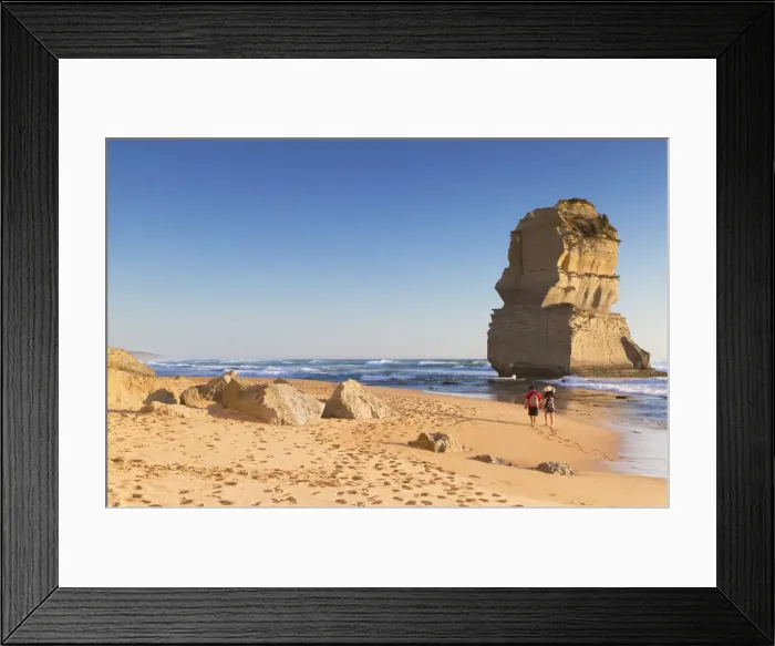 Framed Print : Couple on beach at Gibson Steps, Port Campbell National Park, Great Ocean Road, Victoria