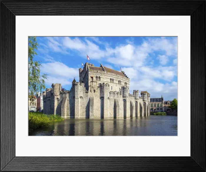 Framed Print : Belgum, Vlaanderen (Flanders), Ghent (Gent). Het Gravensteen castle on the Leie River
